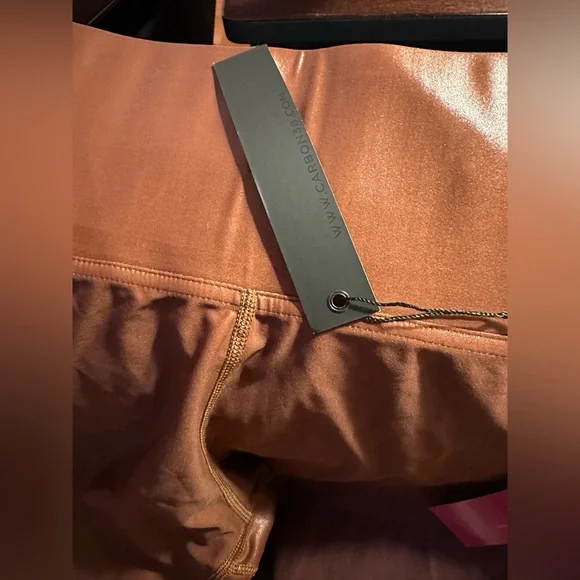 Carbon38 High Rise Full length Legging in Takara Shine - Picture 3 of 4